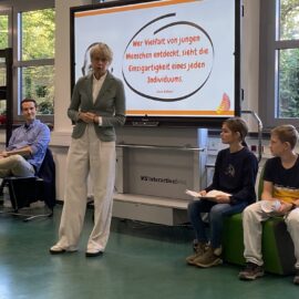 Bildungsministerin Dorothee Feller besucht die WKGE Bildungsministerin Dorothee Feller besucht die WKGE