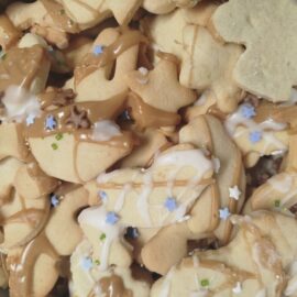 Weihnachtsbäckerei – Kraft- Kekse für die Tafel Weihnachtsbäckerei – Kraft- Kekse für die Tafel