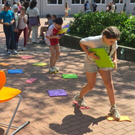 Erst schwitzen fürs Abzeichen, dann retten wir die Melone: Das Spielefest der Jahrgänge 5 & 6 Erst schwitzen fürs Abzeichen, dann retten wir die Melone: Das Spielefest der Jahrgänge 5 & 6