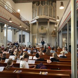 Einschulungsgottesdienst – zusammen stark
