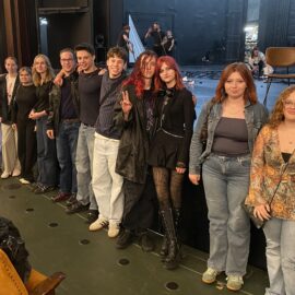 „Trauer ist das Ding mit Federn“ beschließt die Theaterfahrt-Saison „Trauer ist das Ding mit Federn“ beschließt die Theaterfahrt-Saison